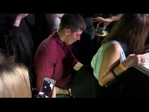 ❤️ Echter Sex in einem russischen Nachtclub. 18-jährige russische Mädchen in den Anus und Vagina gefickt in einem Nachtclub ❤❌ Sex video bei uns de.hentaizm.ru ❌️